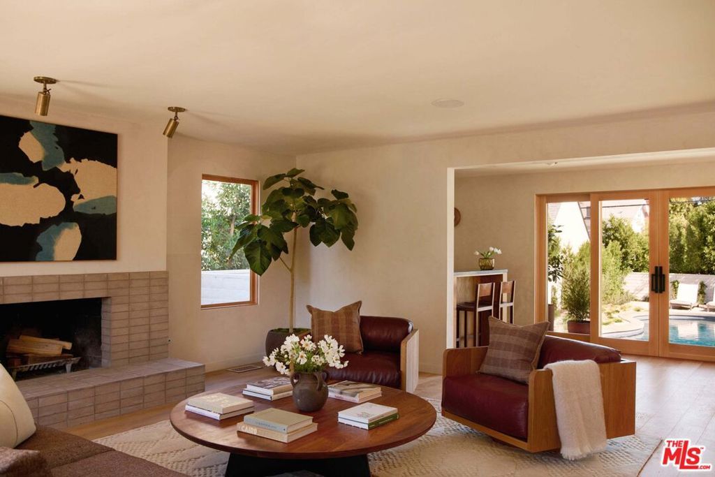 Photo of 408 N Beachwood Drive, Los Angeles, CA 90004 (MLS # 25613165)