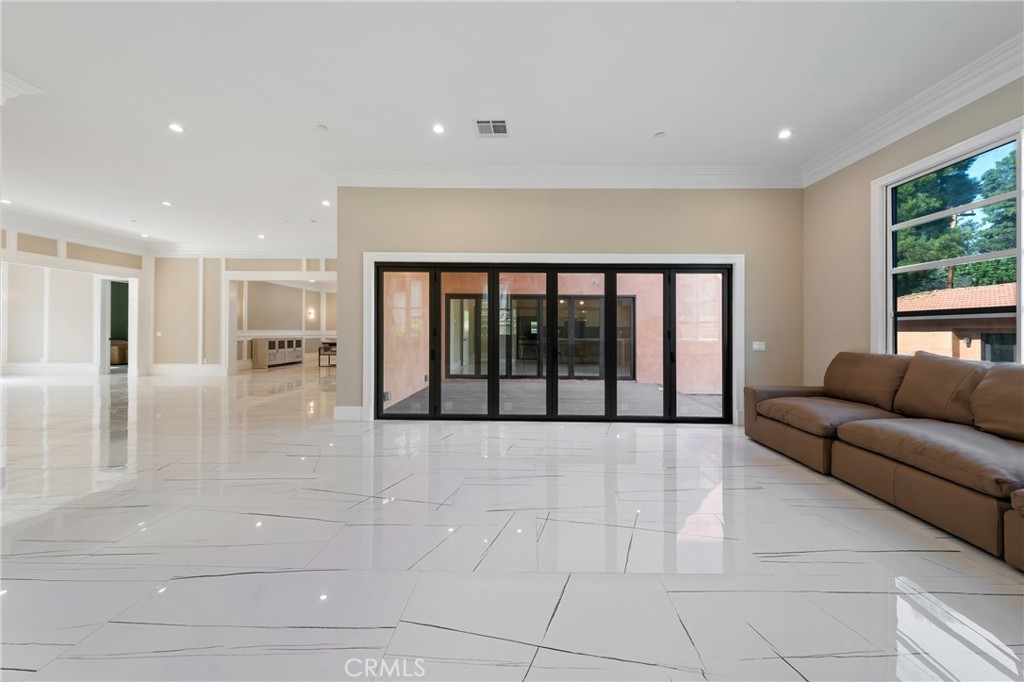 Pasadena, California, 91107, United States, 6 Bedrooms Bedrooms, ,7 BathroomsBathrooms,Residential,Active,2051954