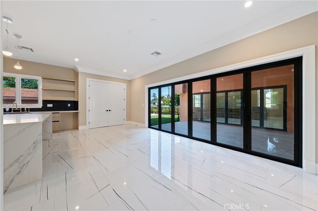 Pasadena, California, 91107, United States, 6 Bedrooms Bedrooms, ,7 BathroomsBathrooms,Residential,Active,2051954