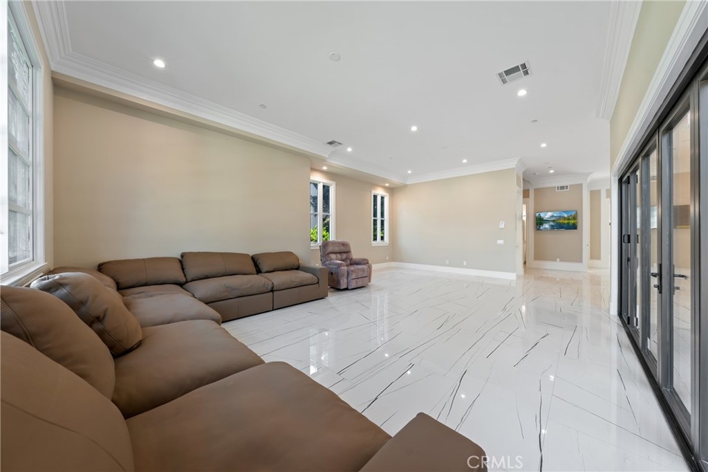 Pasadena, California, 91107, United States, 6 Bedrooms Bedrooms, ,7 BathroomsBathrooms,Residential,Active,2051954