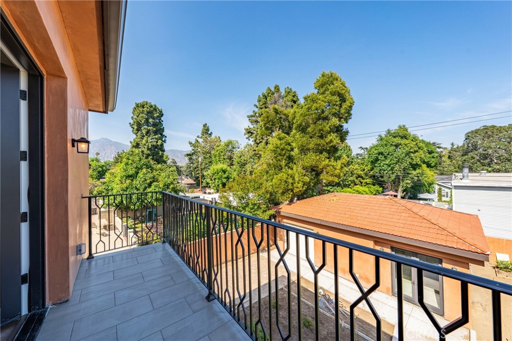 Pasadena, California, 91107, United States, 6 Bedrooms Bedrooms, ,7 BathroomsBathrooms,Residential,Active,2051954