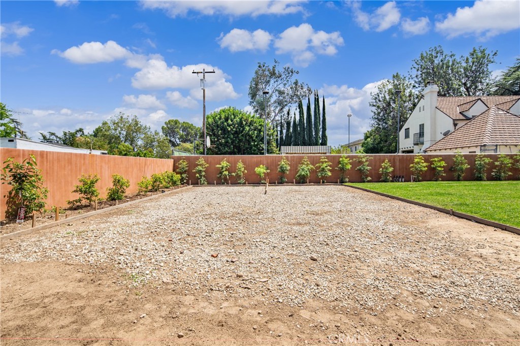 Pasadena, California, 91107, United States, 6 Bedrooms Bedrooms, ,7 BathroomsBathrooms,Residential,Active,2051954