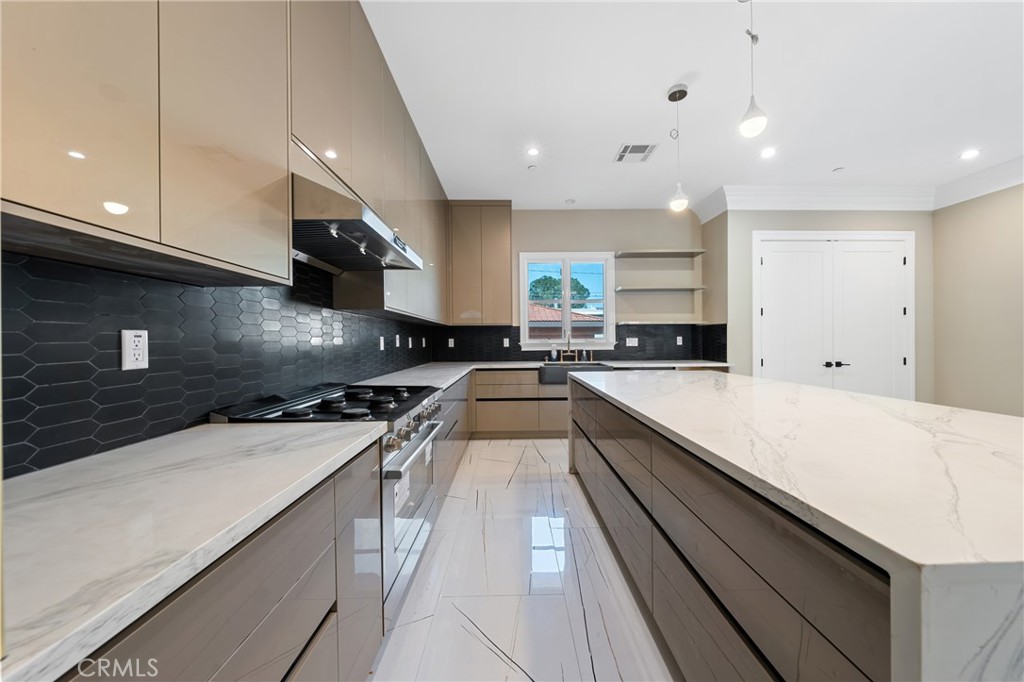Pasadena, California, 91107, United States, 6 Bedrooms Bedrooms, ,7 BathroomsBathrooms,Residential,Active,2051954