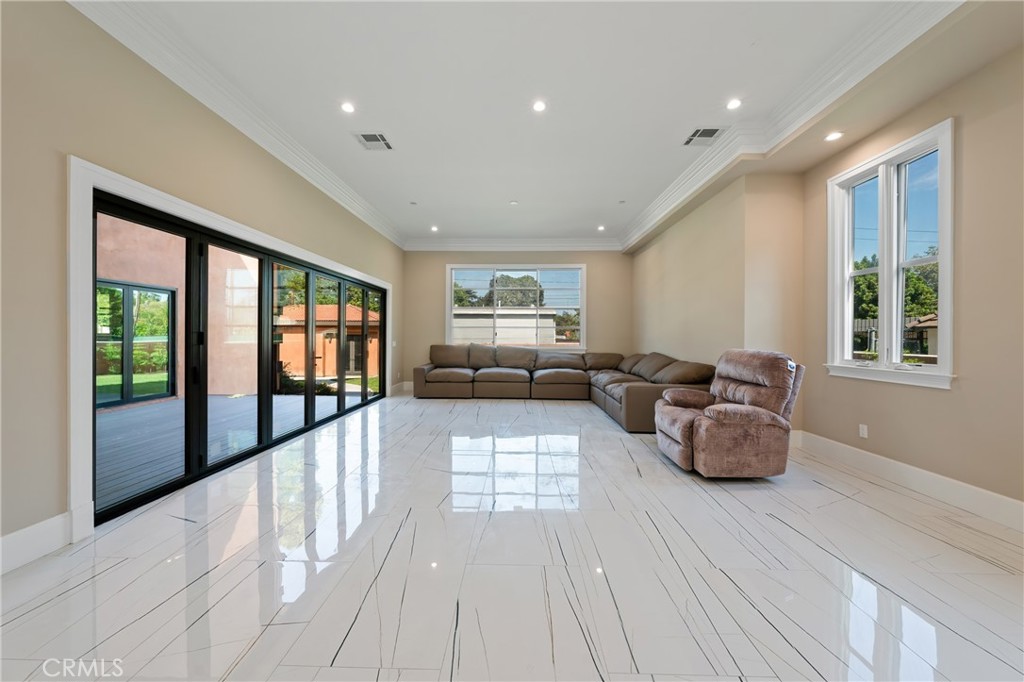 Pasadena, California, 91107, United States, 6 Bedrooms Bedrooms, ,7 BathroomsBathrooms,Residential,Active,2051954