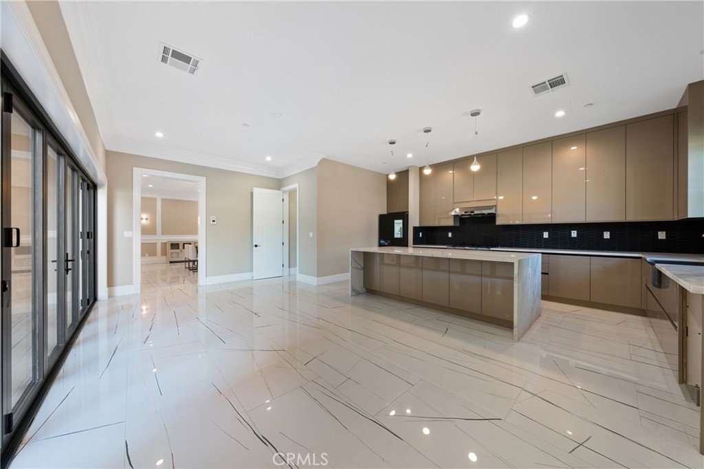 Pasadena, California, 91107, United States, 6 Bedrooms Bedrooms, ,7 BathroomsBathrooms,Residential,Active,2051954