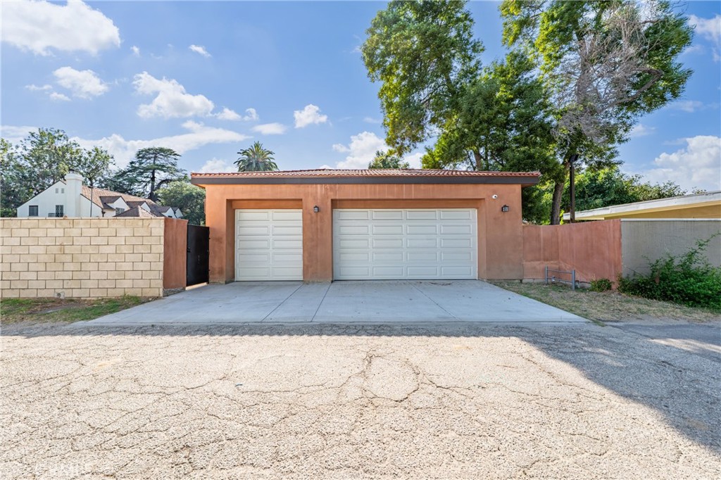 Pasadena, California, 91107, United States, 6 Bedrooms Bedrooms, ,7 BathroomsBathrooms,Residential,Active,2051954