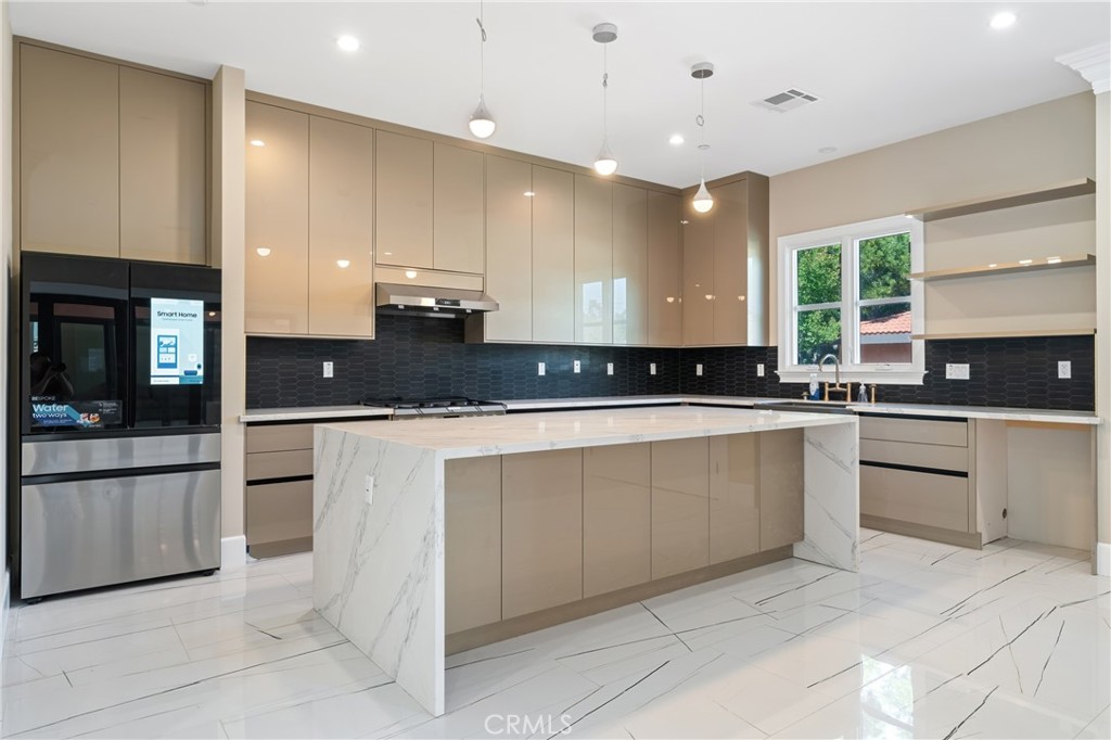 Pasadena, California, 91107, United States, 6 Bedrooms Bedrooms, ,7 BathroomsBathrooms,Residential,Active,2051954