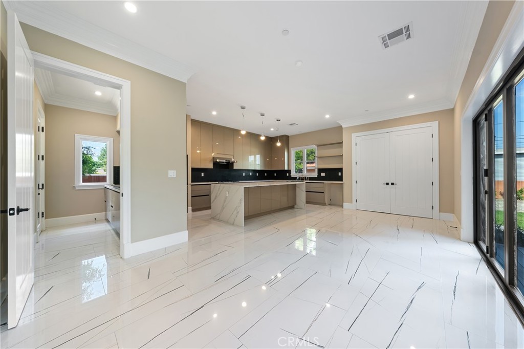 Pasadena, California, 91107, United States, 6 Bedrooms Bedrooms, ,7 BathroomsBathrooms,Residential,Active,2051954