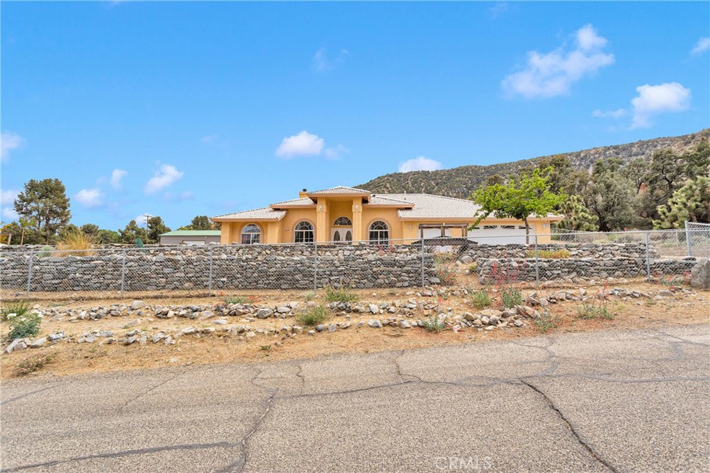 1679 Desert Front Road