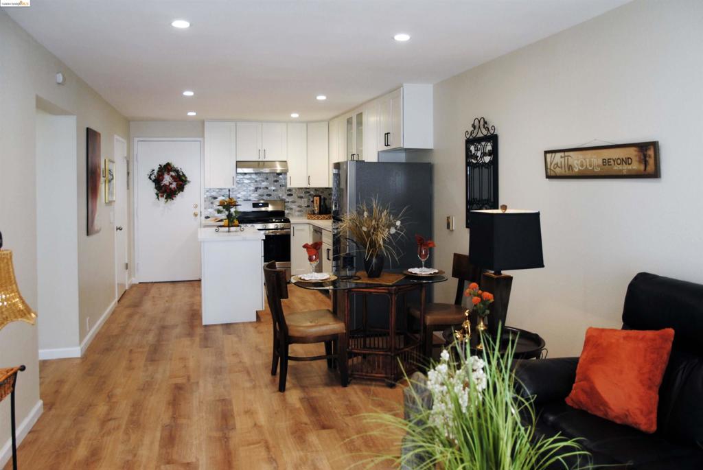 625 Madison St 107