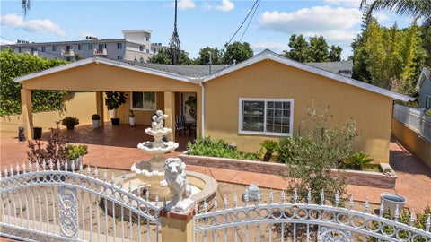 Photo of 12130 Buckeye AVE, Sylmar, CA 91342 (MLS # SR26198005)