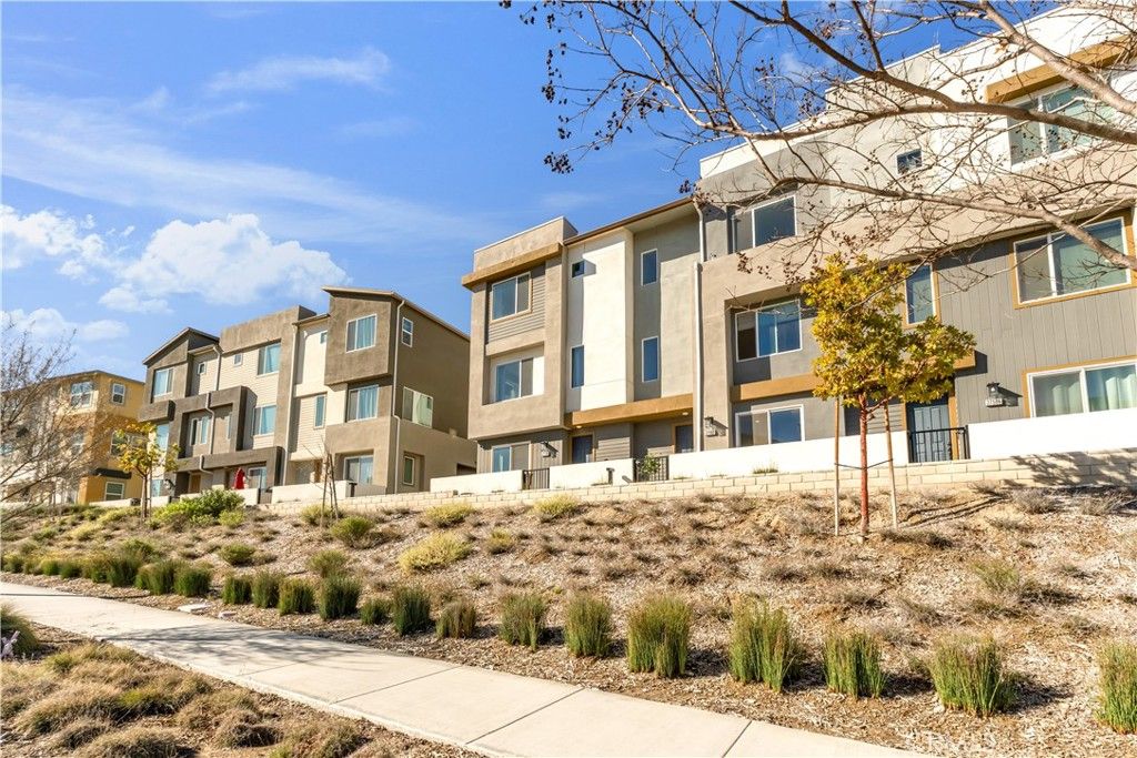 Photo of 27582 Manzanita Way, Valencia, CA 91381 (MLS # SR26015019)