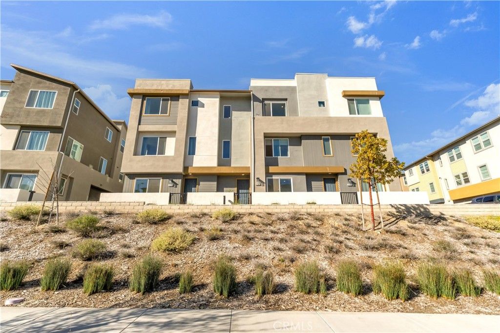 Photo of 27582 Manzanita Way, Valencia, CA 91381 (MLS # SR26015019)