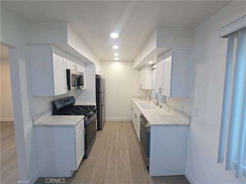 Photo of 225 7th Street #3, Huntington Beach, CA 92648 (MLS # OC26049700)