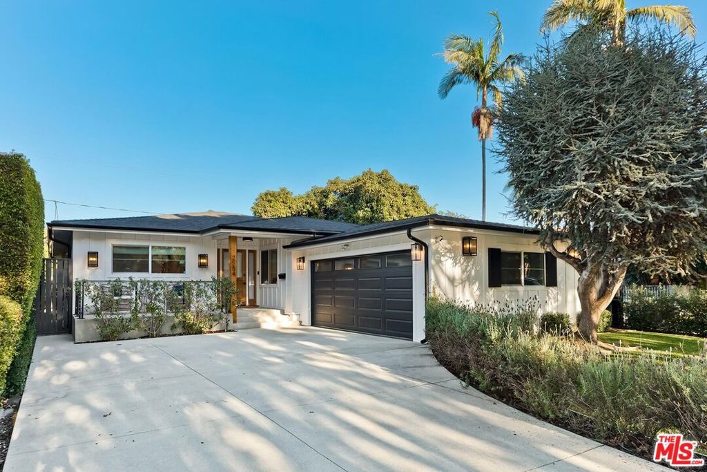 Photo of 2554 Amherst Avenue, Los Angeles, CA 90064 (MLS # 25606675)