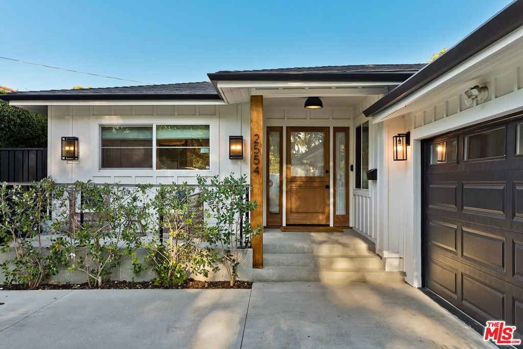Photo of 2554 Amherst Avenue, Los Angeles, CA 90064 (MLS # 25606675)