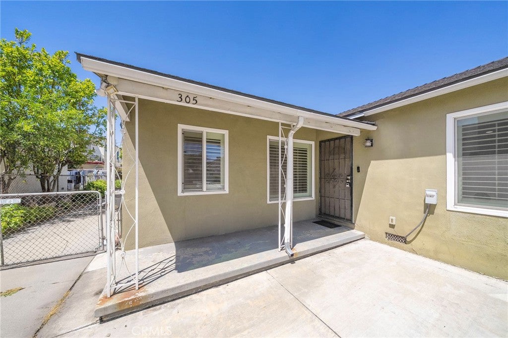 305 & 307 E Hellman Avenue