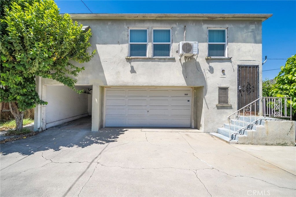 305 & 307 E Hellman Avenue