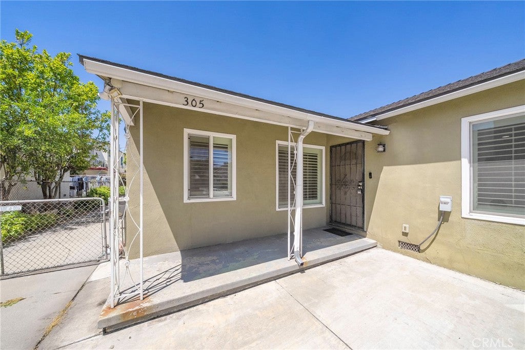 305 & 307 E Hellman Avenue