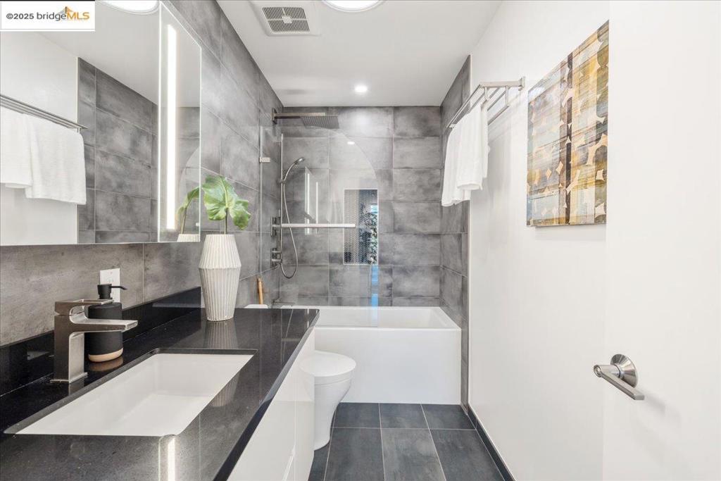 WASHINGTON MANOR - Residential