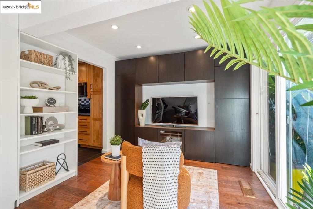 WASHINGTON MANOR - Residential