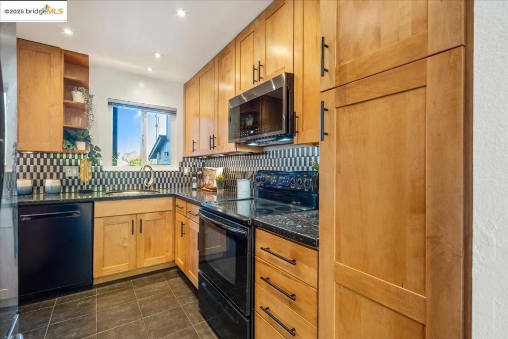 WASHINGTON MANOR - Residential