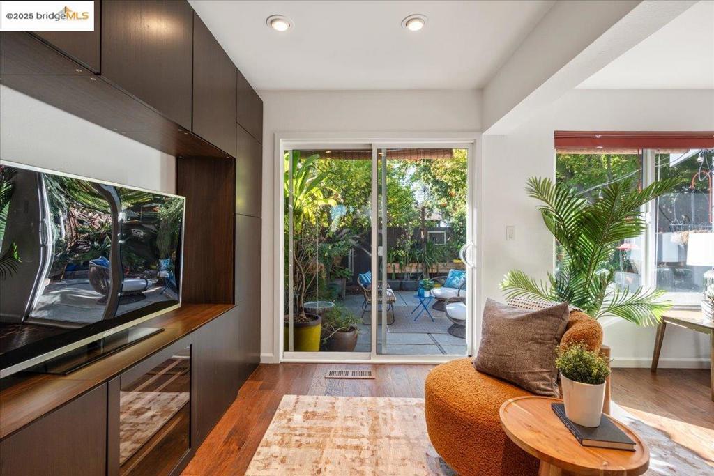 WASHINGTON MANOR - Residential