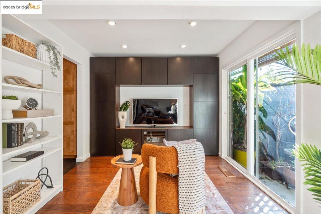 WASHINGTON MANOR - Residential