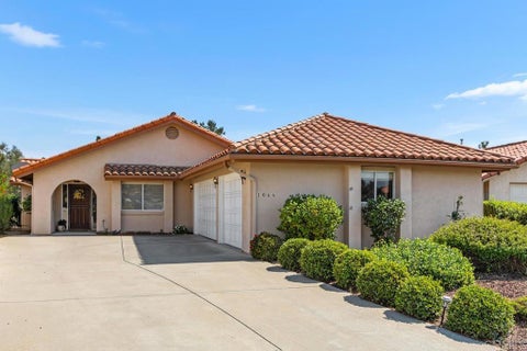 Photo of 1066 RIDGE HEIGHTS Drive, Fallbrook, CA 92028 (MLS # NDP2607371)