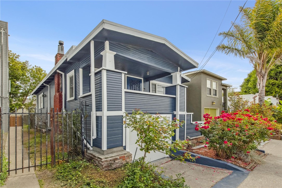 This beautifully remodeled home is packed with upgrades and modern charm.Enjoy brand new luxury vinyl plank flooring, fresh interior and exterior paint, stylish new lighting, and an updated kitchen featuring new cabinets and a gas stove-ideal for home cooks and entertainers alike.With thoughtful updates throughout, this turnkey home offers comfort, style, and convenience in one of Oaklands most vibrant neighborhoods. Come see it for yourself!