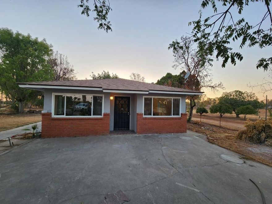 Great opportunity to own approximate 5 acres plus a home near to Clovis community hospital. Bring your creativity and enjoy this lovely remodeled home ready to move in. 3 bedrooms 2 bathrooms with 1468 sf of living space and lots of possibilities.