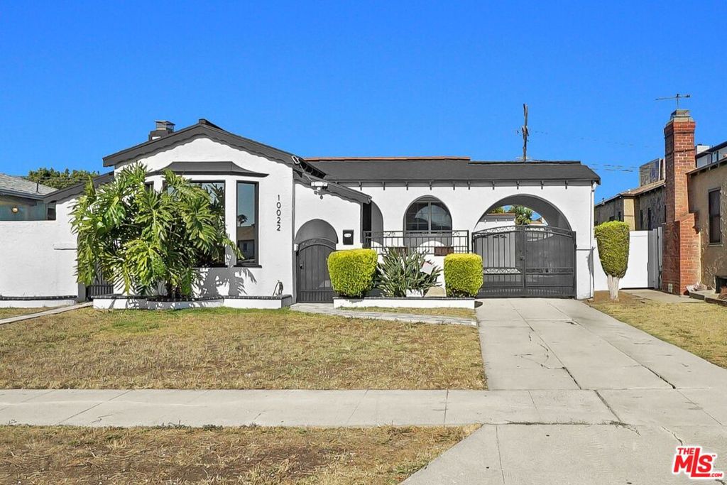 10022 S Manhattan Place, Los Angeles CA 90047