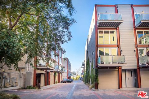 Photo of 3450 Cahuenga Boulevard #601, Los Angeles, CA 90068 (MLS # 26828663)