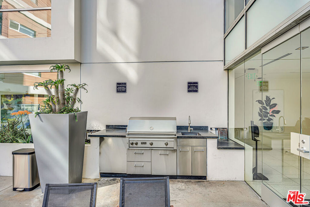 The Hollywood - Residential