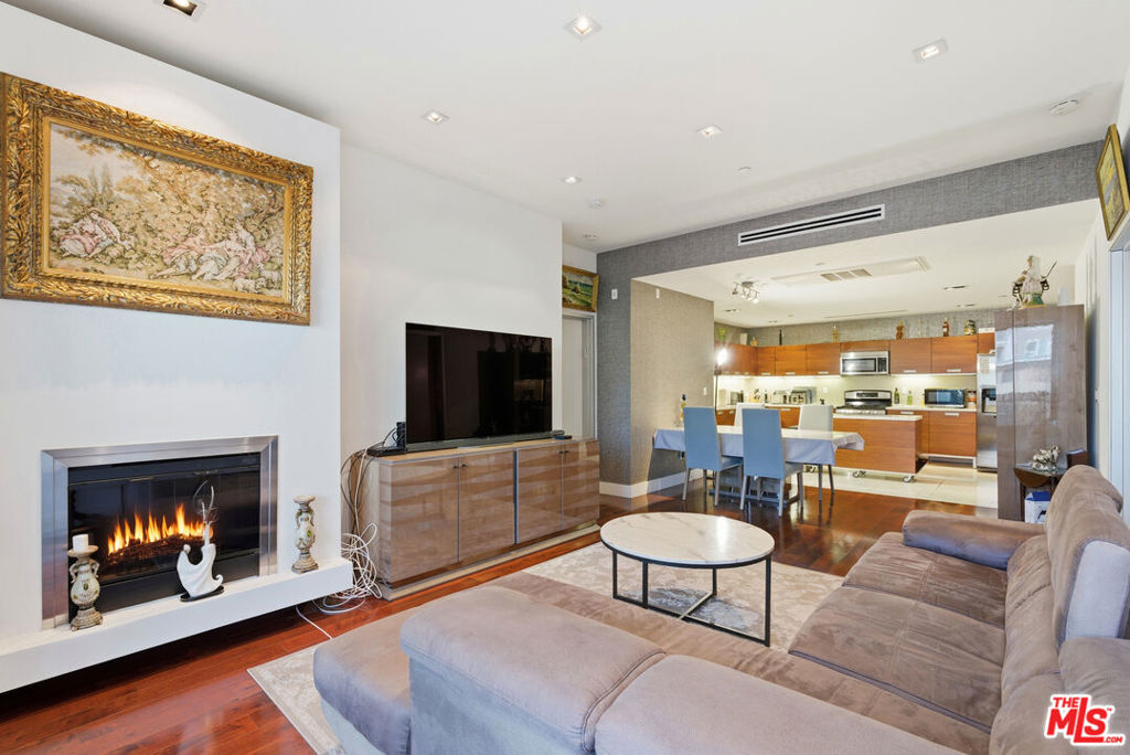 The Hollywood - Residential