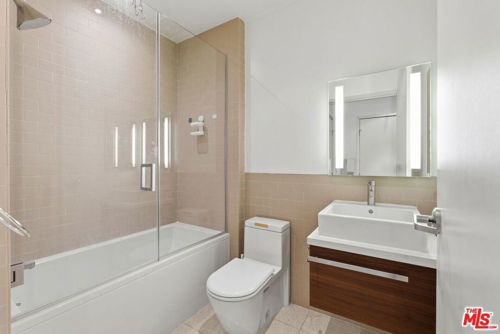 The Hollywood - Residential