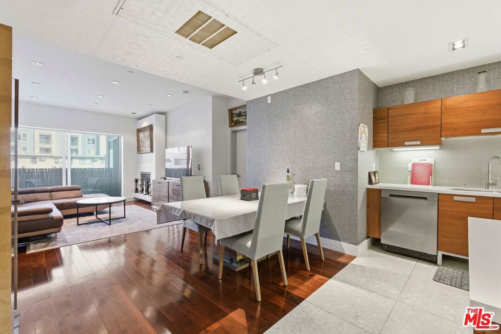 The Hollywood - Residential