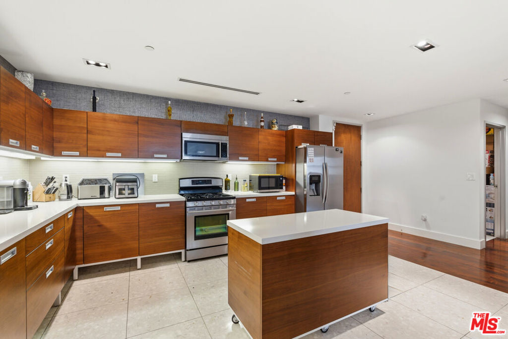 The Hollywood - Residential