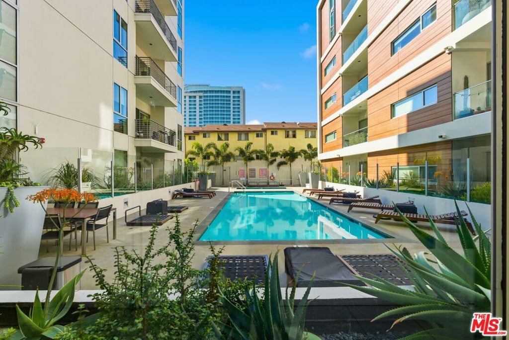 The Hollywood - Residential