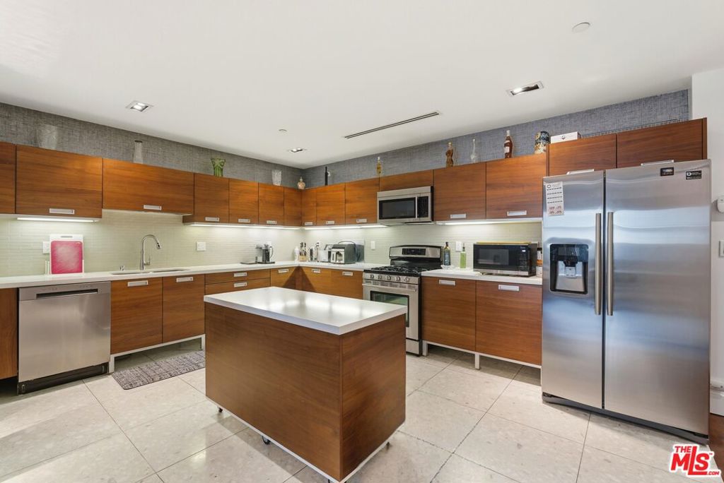 The Hollywood - Residential