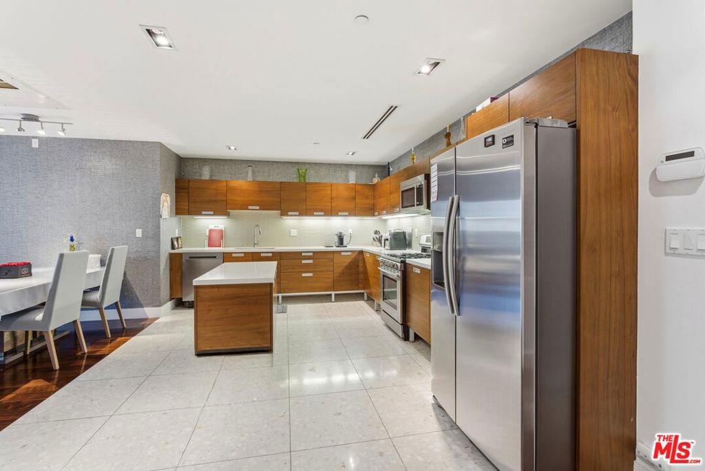 The Hollywood - Residential