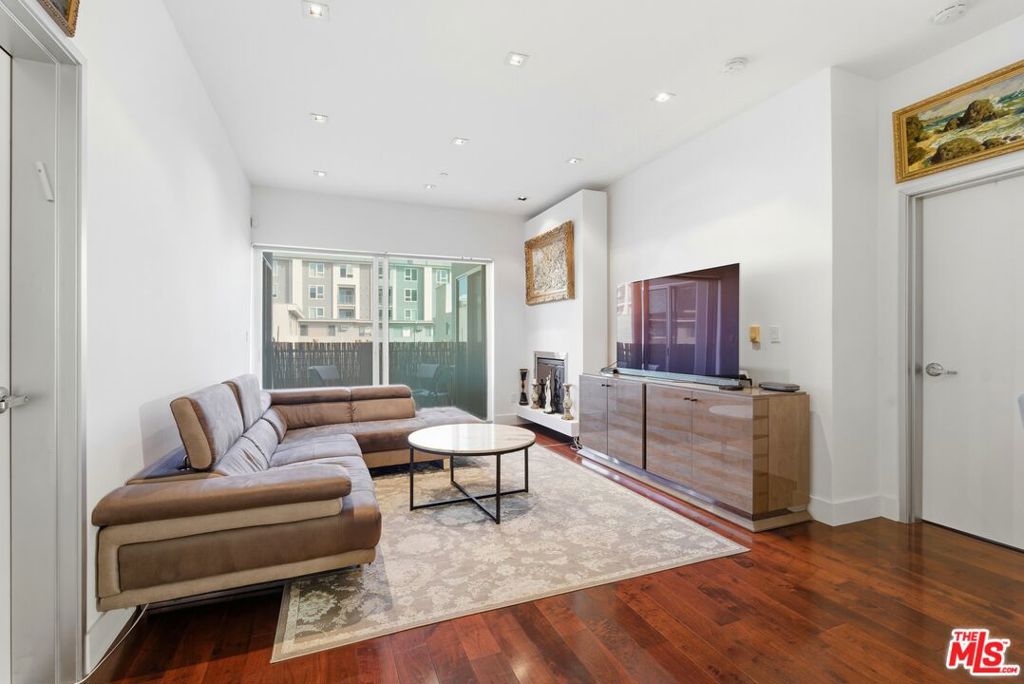 The Hollywood - Residential