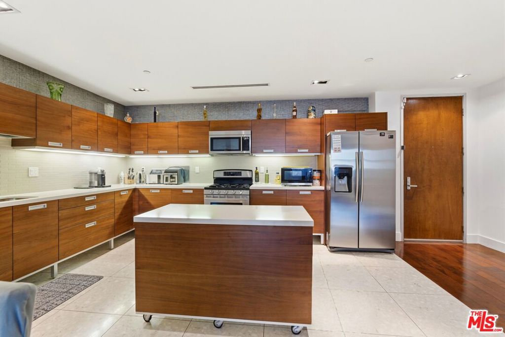 The Hollywood - Residential