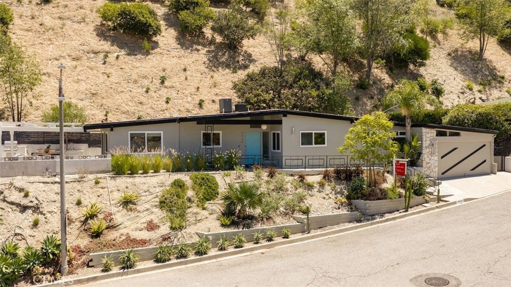 3534 Stonehill PL, Sherman Oaks CA 91423