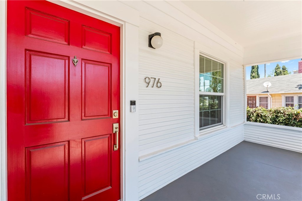 976 N Loma Vista Drive