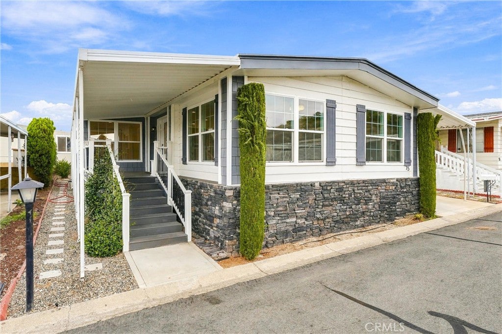 5215 E Chapman 75