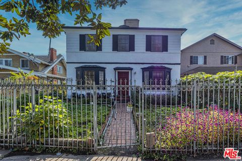 Photo of 1746 Crenshaw Boulevard, Los Angeles, CA 90019 (MLS # 25506153)