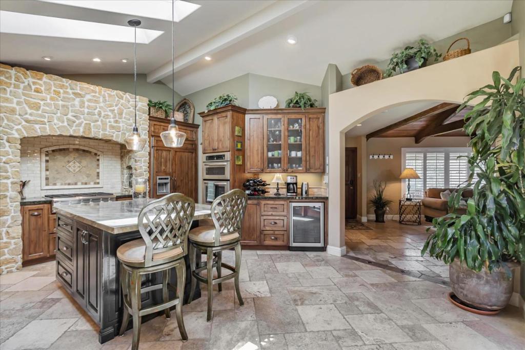 1070 Shelton Way
