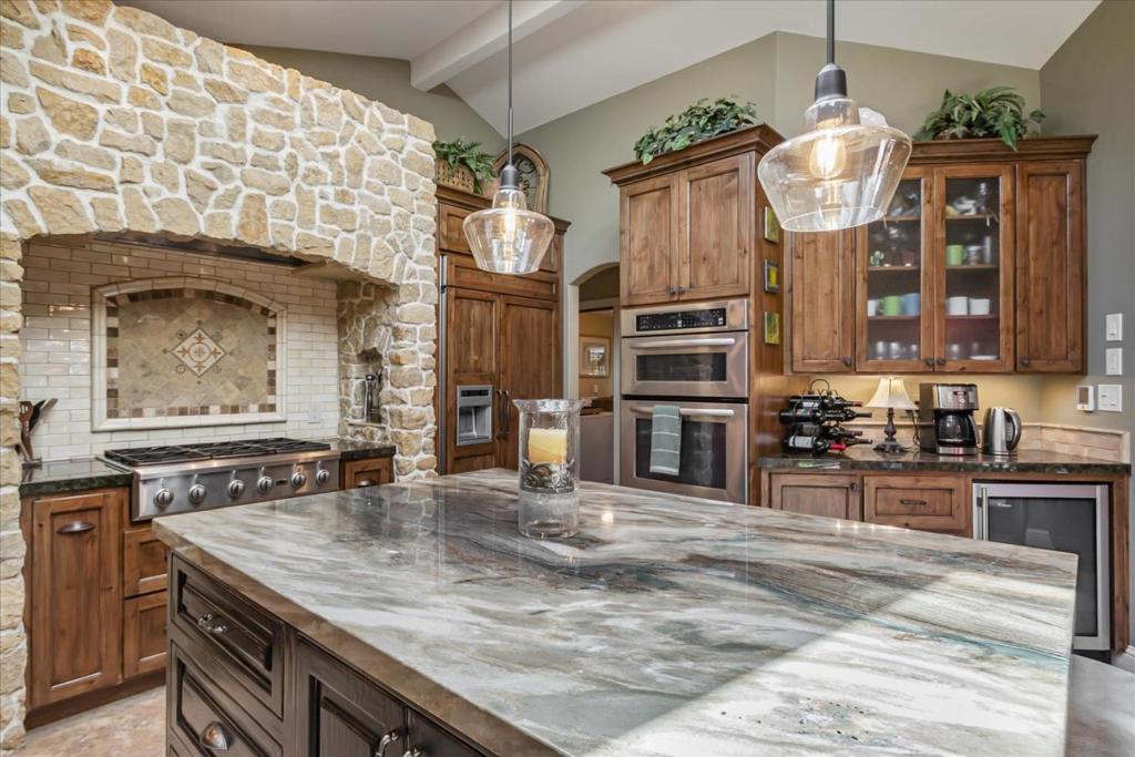 1070 Shelton Way