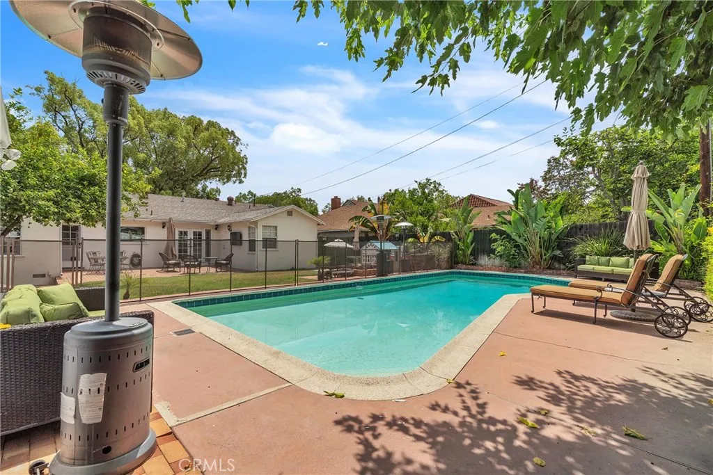 Pasadena, California 91107, United States, 3 Bedrooms Bedrooms, ,2 BathroomsBathrooms,Residential,Active,242566